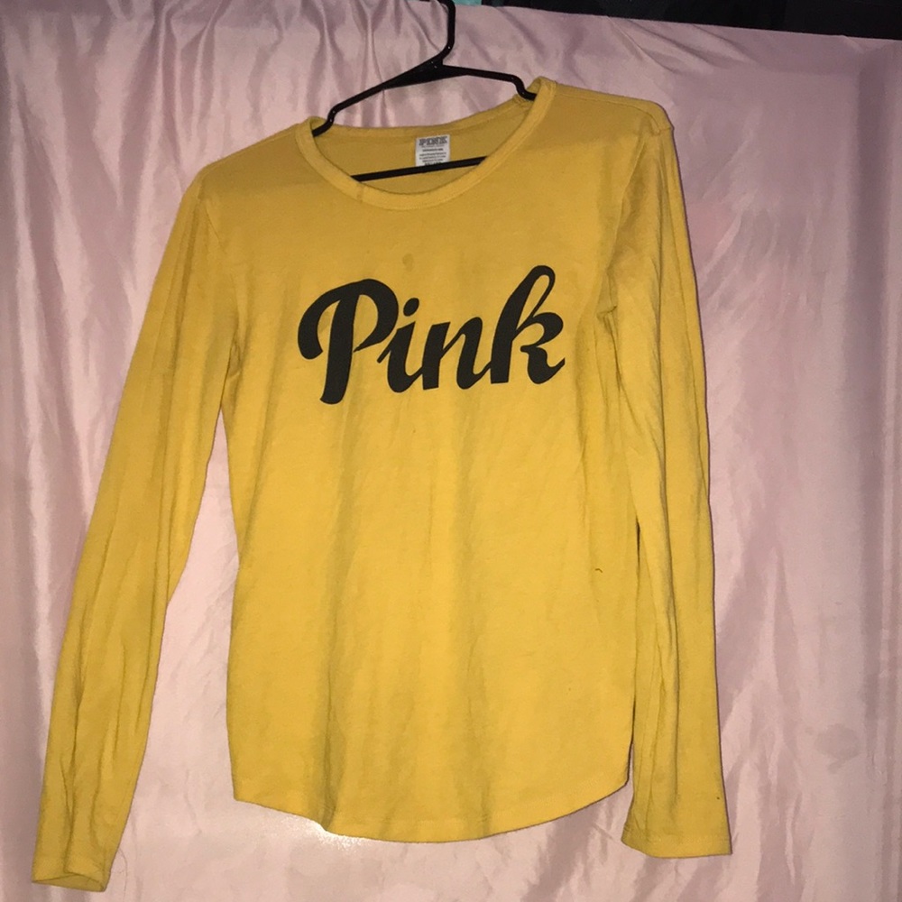 Yellow long sleeve.Size small (can fit medium). Will be washed before sold